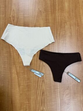 SKIMS set of 2 Seamless Thongs